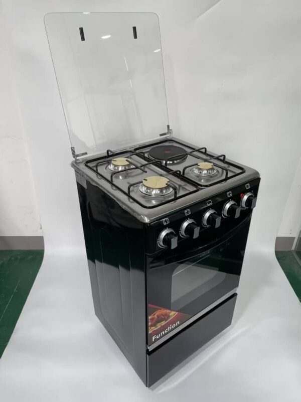 A multipurpose standing gas cooker with an integrated oven.